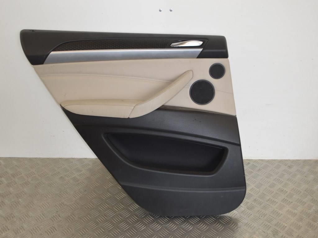 Обшивка двери задней левой (дверная карта)