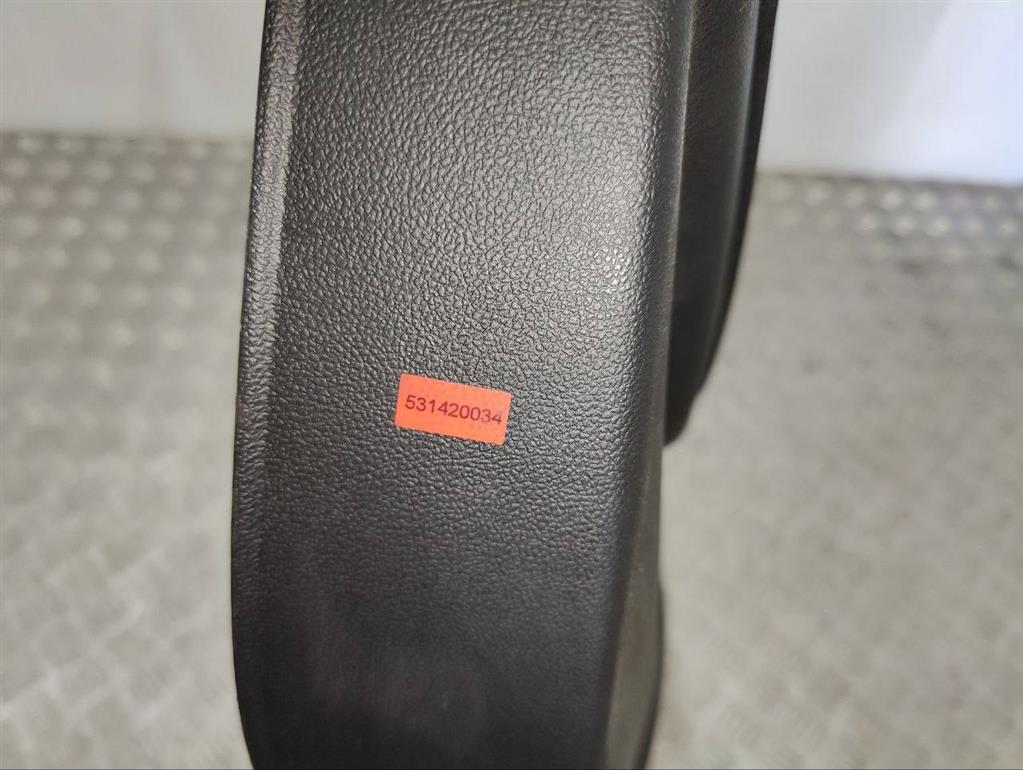 Обшивка двери задней левой (дверная карта)