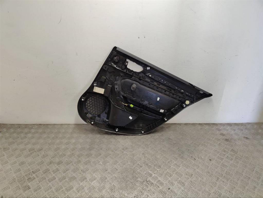 Обшивка двери задней левой (дверная карта)