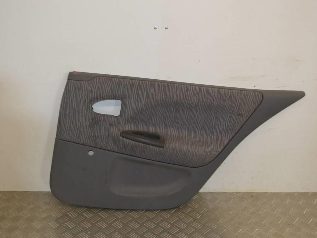 Обшивка двери задней правой (дверная карта)