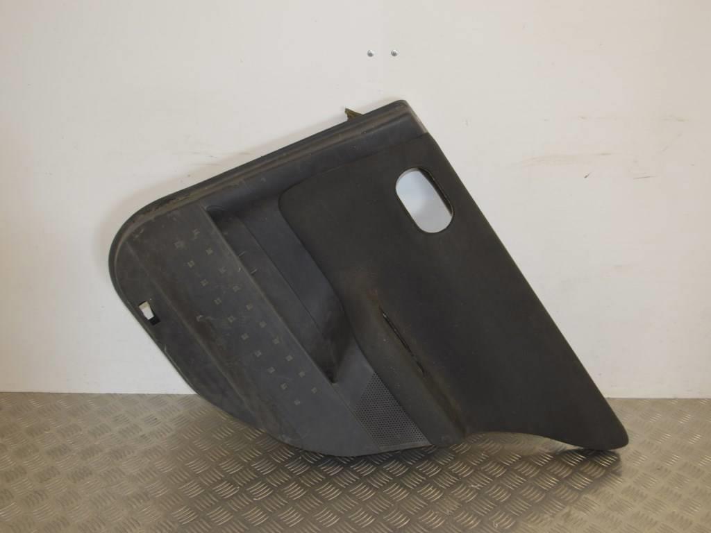 Обшивка двери задней правой (дверная карта)