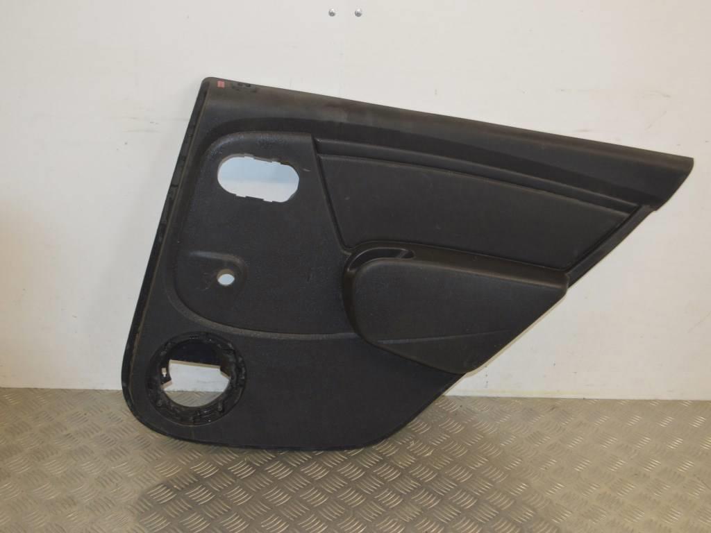 Обшивка двери задней правой (дверная карта)