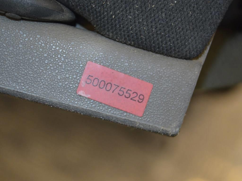 Обшивка двери задней правой (дверная карта)