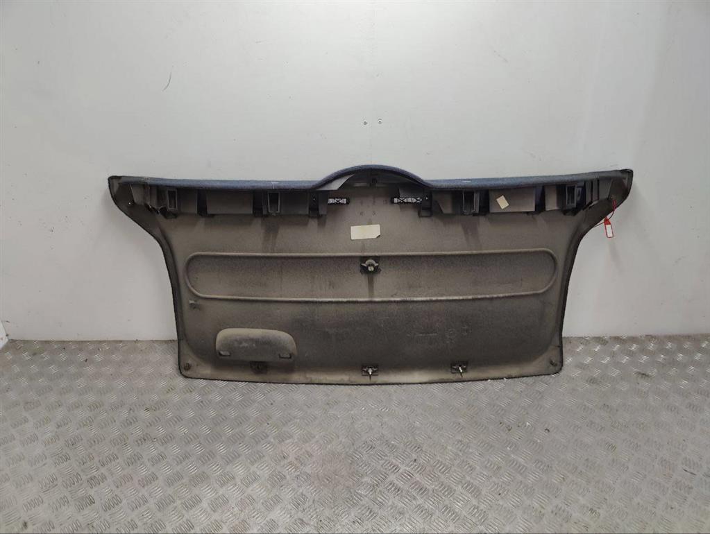 Обшивка крышки багажника