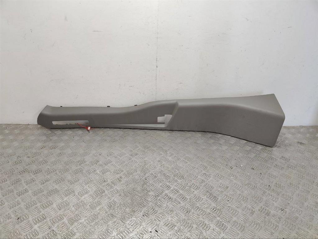 Обшивка стойки центральной левой