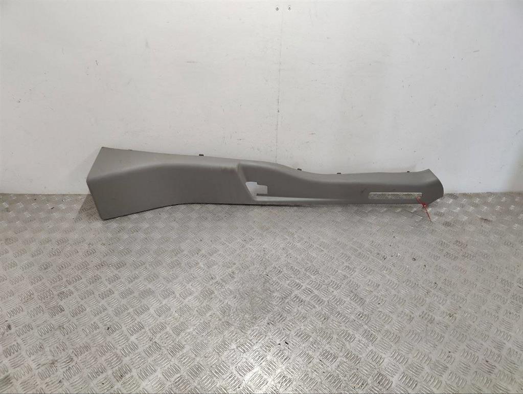 Обшивка стойки центральной правой