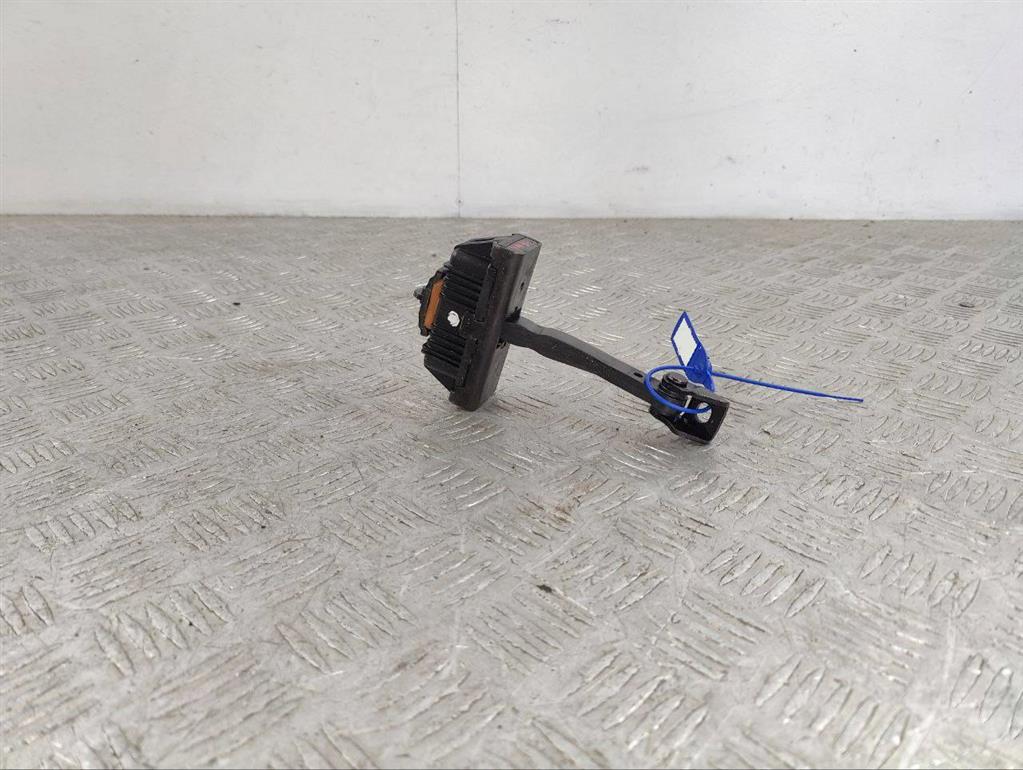 Ограничитель открывания двери передней