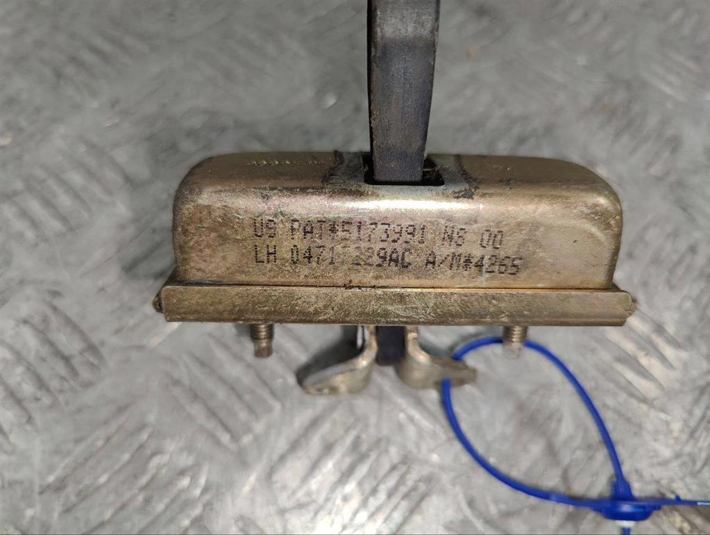 Ограничитель открывания двери передней