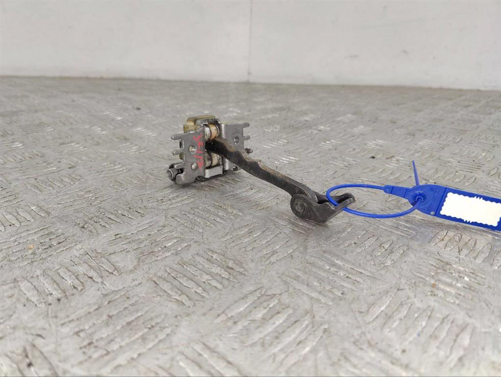 Ограничитель открывания двери передней