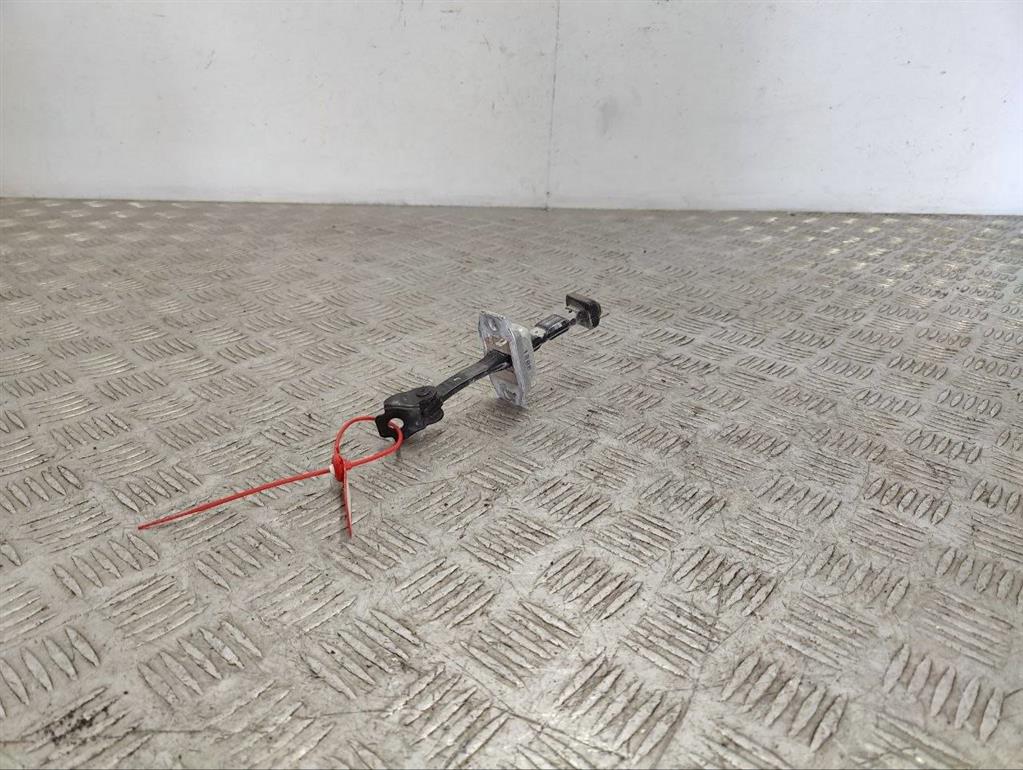 Ограничитель открывания двери передней