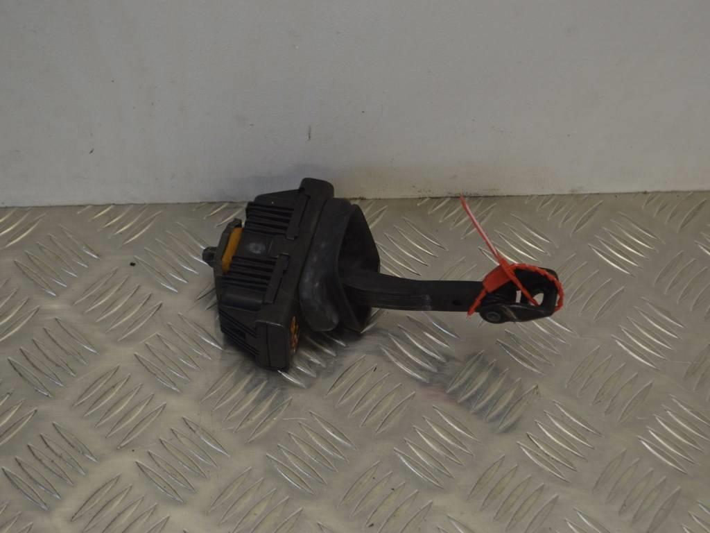 Ограничитель открывания двери