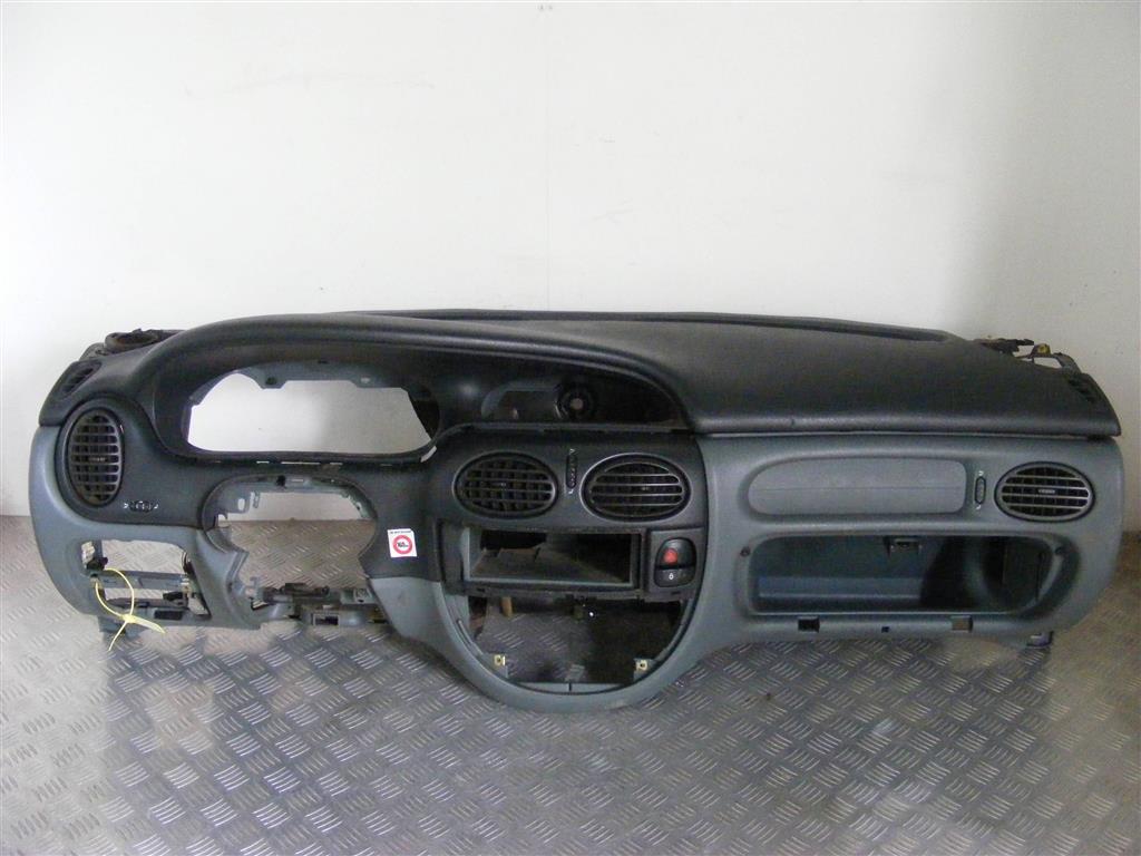 Панель передняя салона (торпедо) Renault Megane 1 (1996-2002)