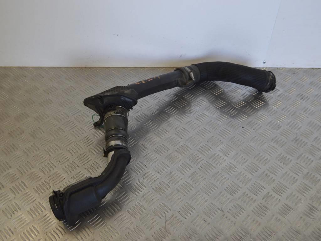 Патрубок интеркулера Renault Megane 3 (2008-2019) 8200687468,144602487R