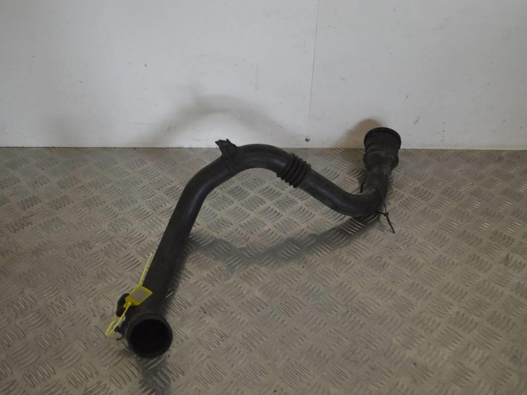 Патрубок интеркулера Renault Megane 3 (2008-2019) 8200981497