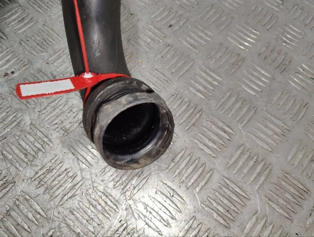 Патрубок интеркулера