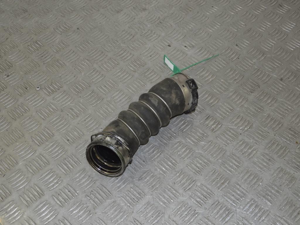 Патрубок интеркулера