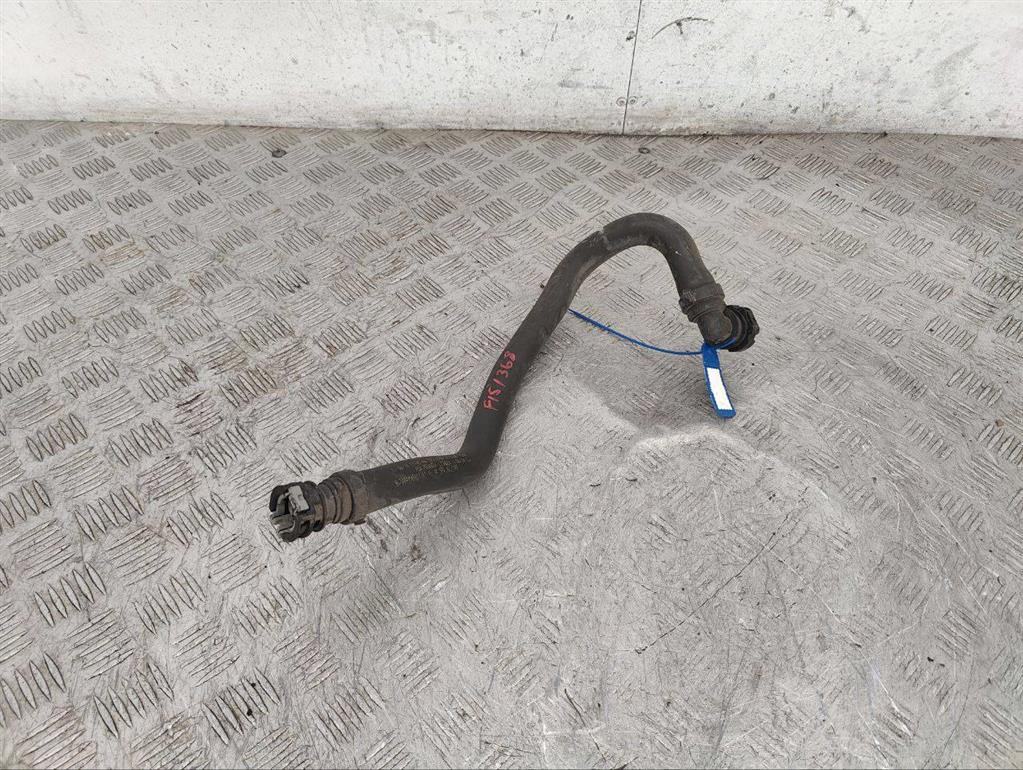 Патрубок отопителя (печки)