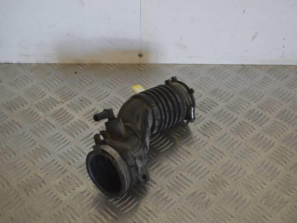 Патрубок воздушного фильтра