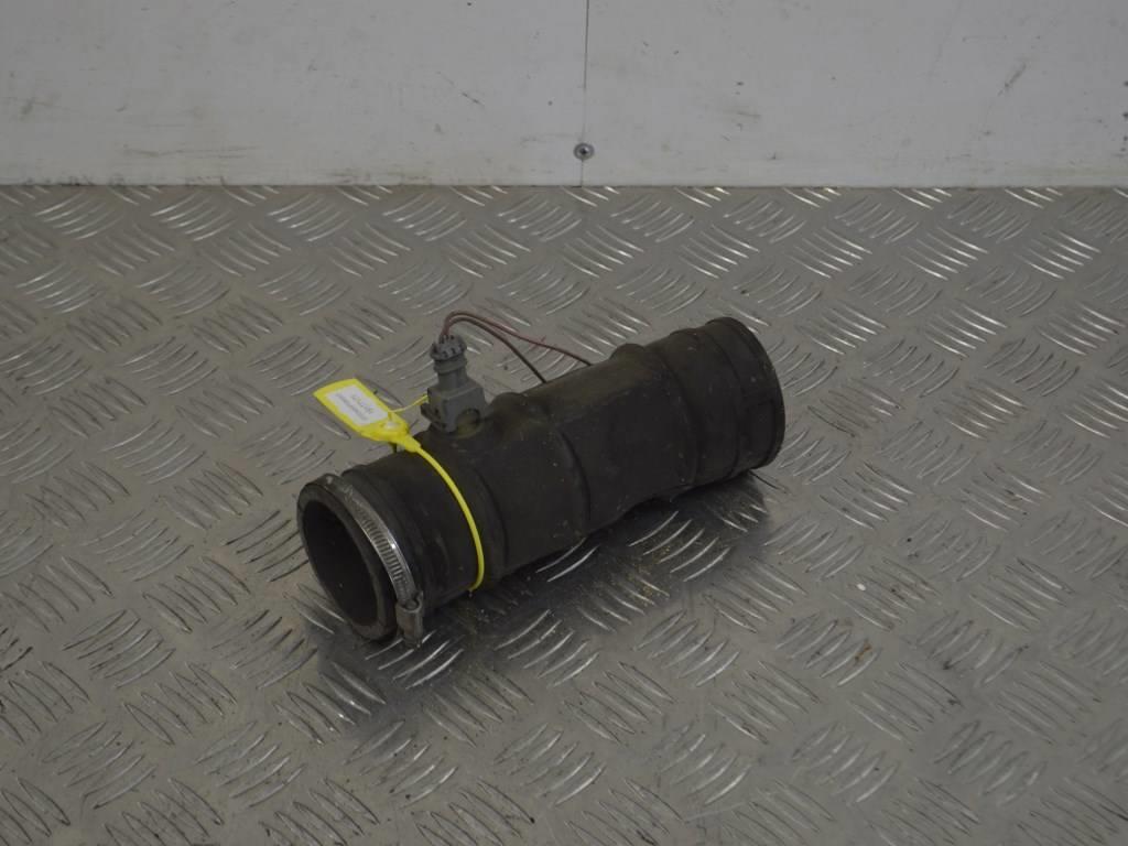 Патрубок воздушного фильтра Renault Espace 3 (1996-2002) 7700859373