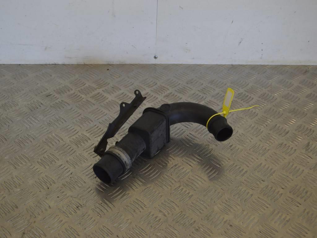 Патрубок воздушного фильтра