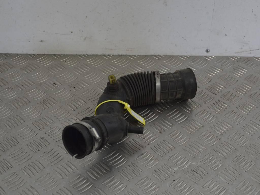 Патрубок воздушного фильтра