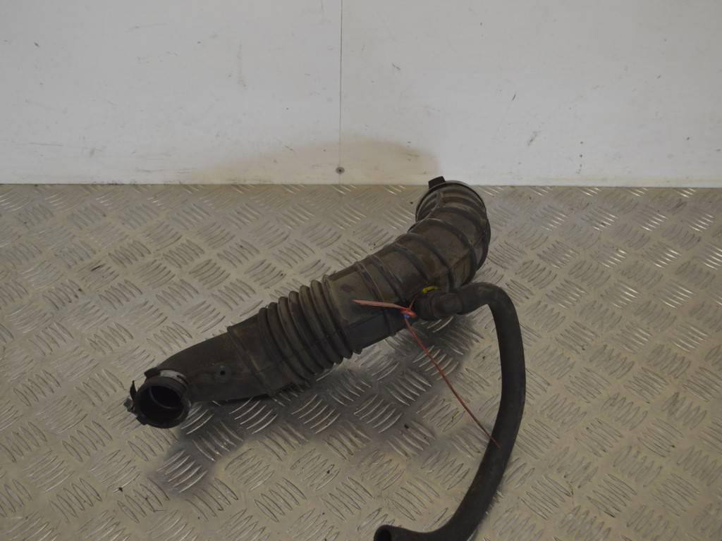 Патрубок воздушного фильтра