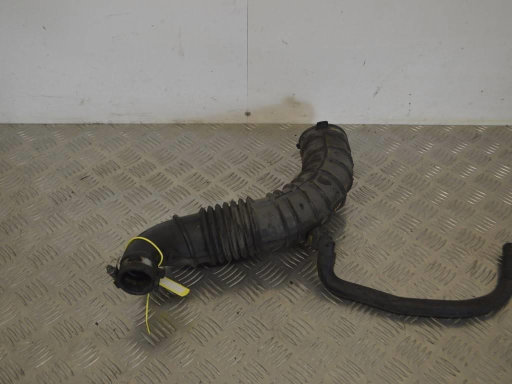 Патрубок воздушного фильтра