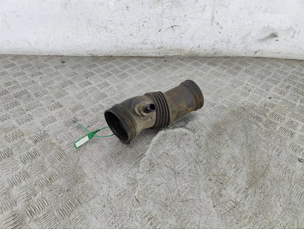 Патрубок воздушного фильтра