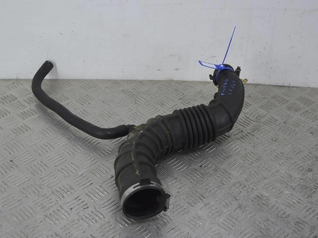 Патрубок воздушного фильтра