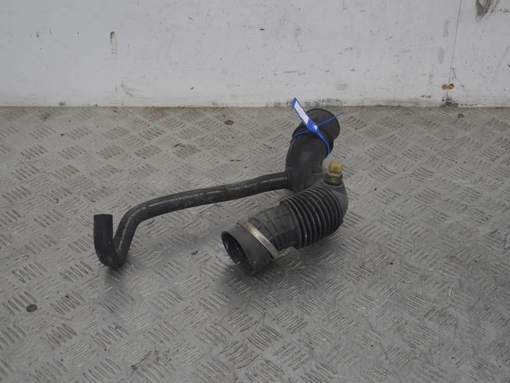 Патрубок воздушного фильтра