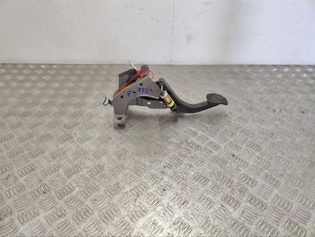 Педаль сцепления