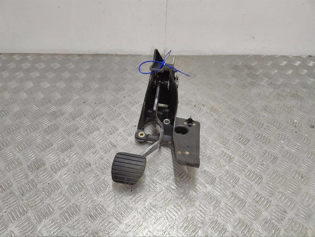 Педаль тормоза