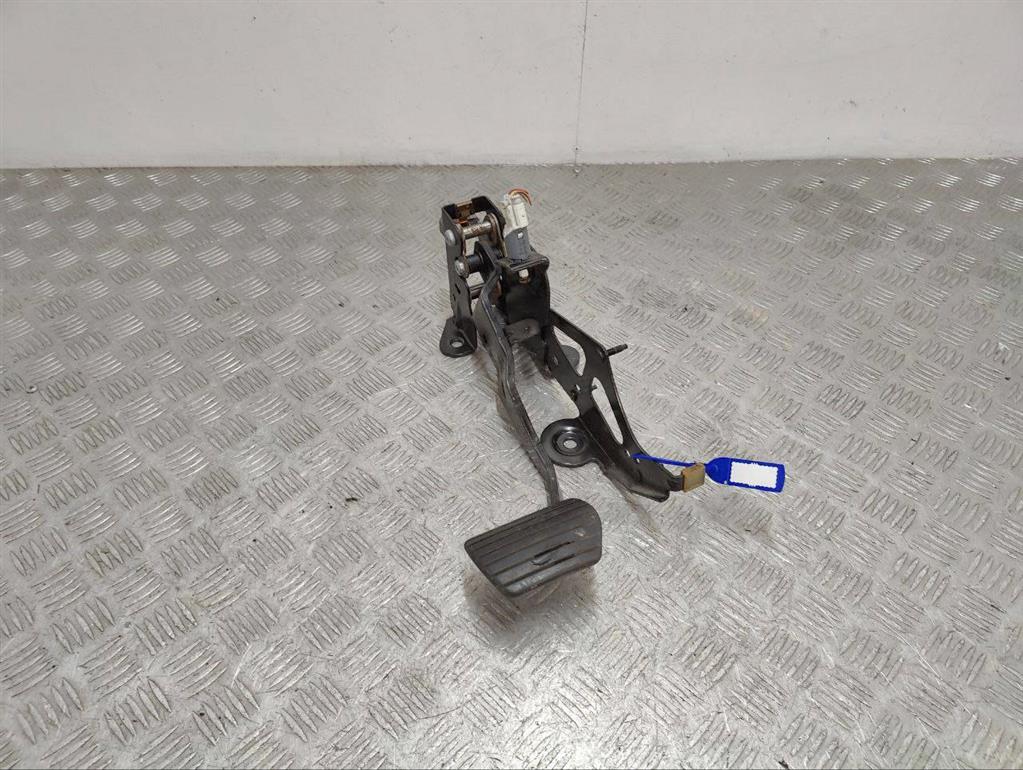 Педаль тормоза