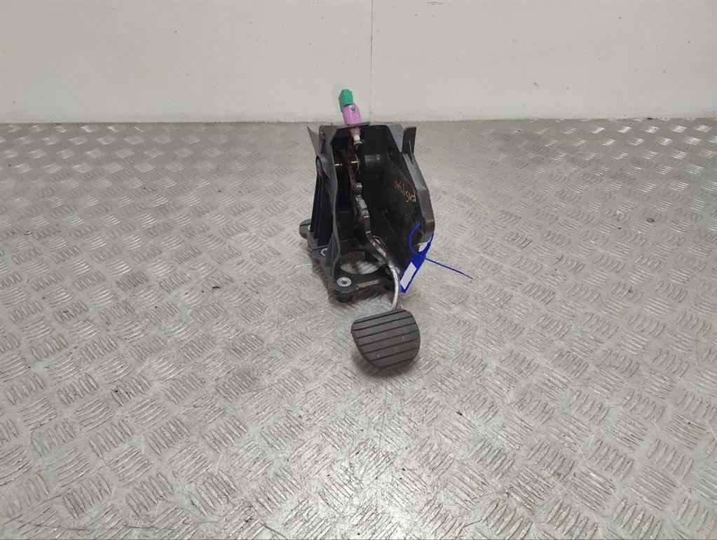 Педаль тормоза