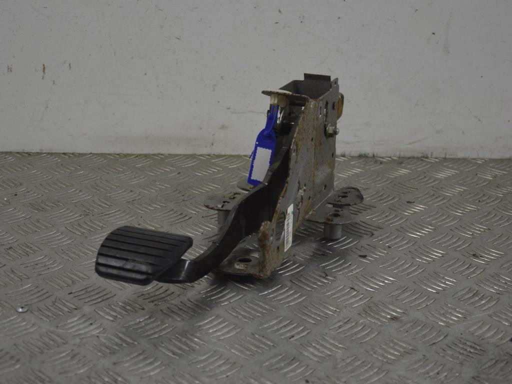 Педаль тормоза