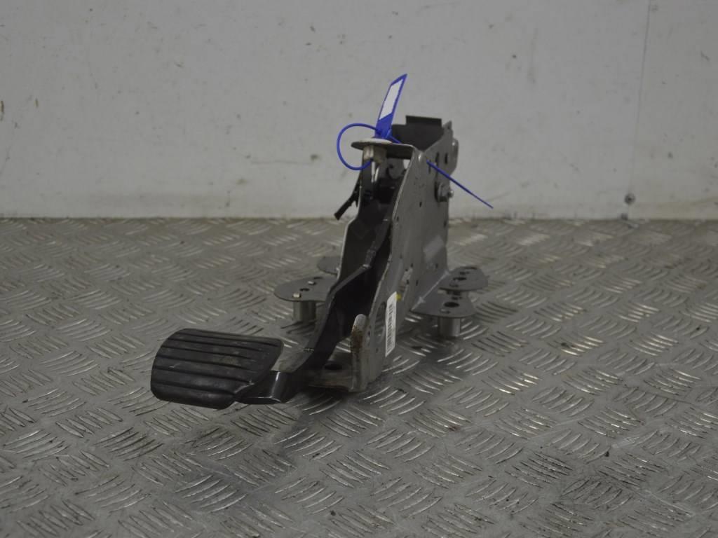 Педаль тормоза