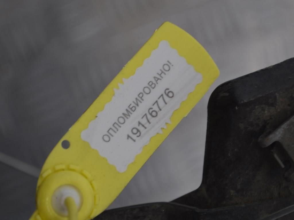 Передняя панель крепления облицовки (телевизор) Renault Clio 2 (1998-2005)