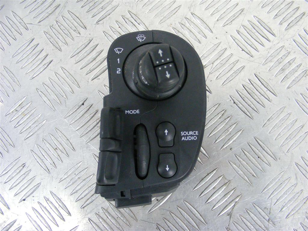 Переключатель дворников Renault Kangoo 2 (2007-2019) 88103009348