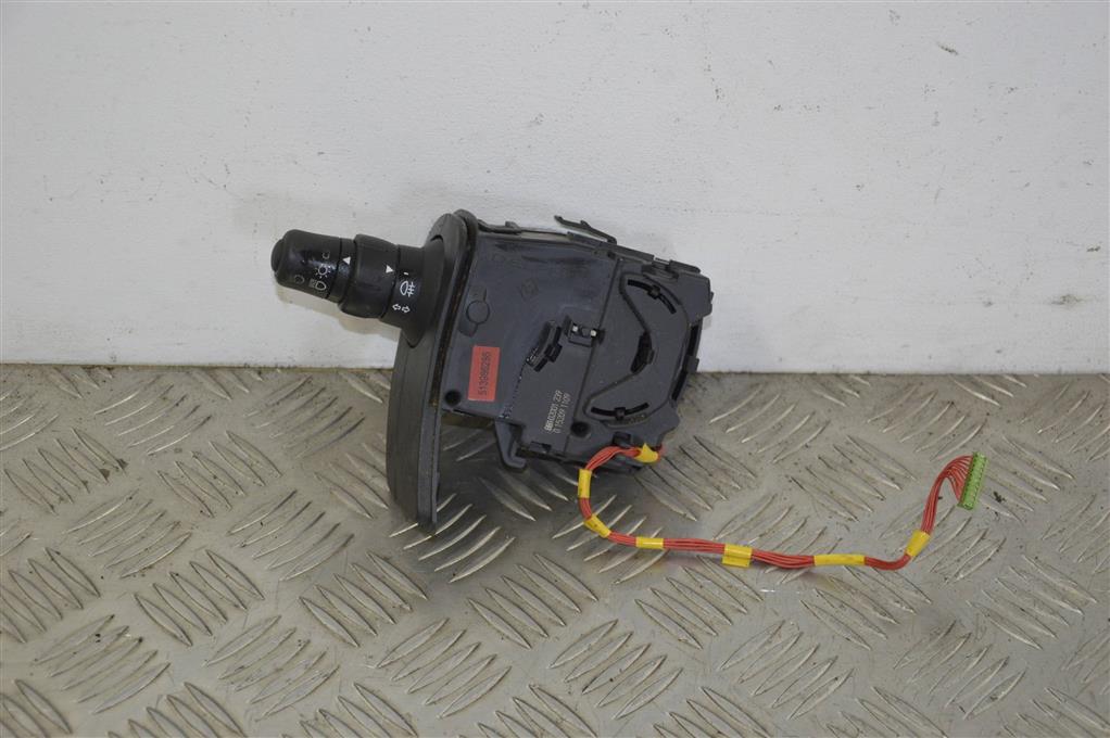 Переключатель поворотов Renault Kangoo 2 (2007-2019) 88102001239