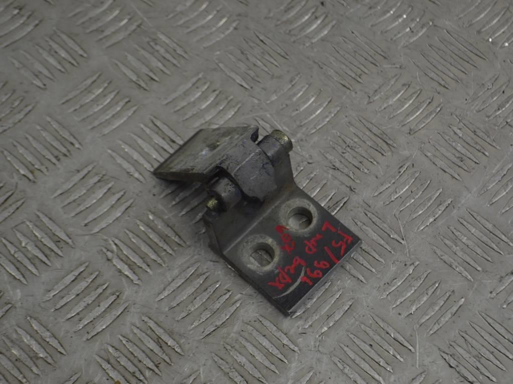 Петля двери передней левой