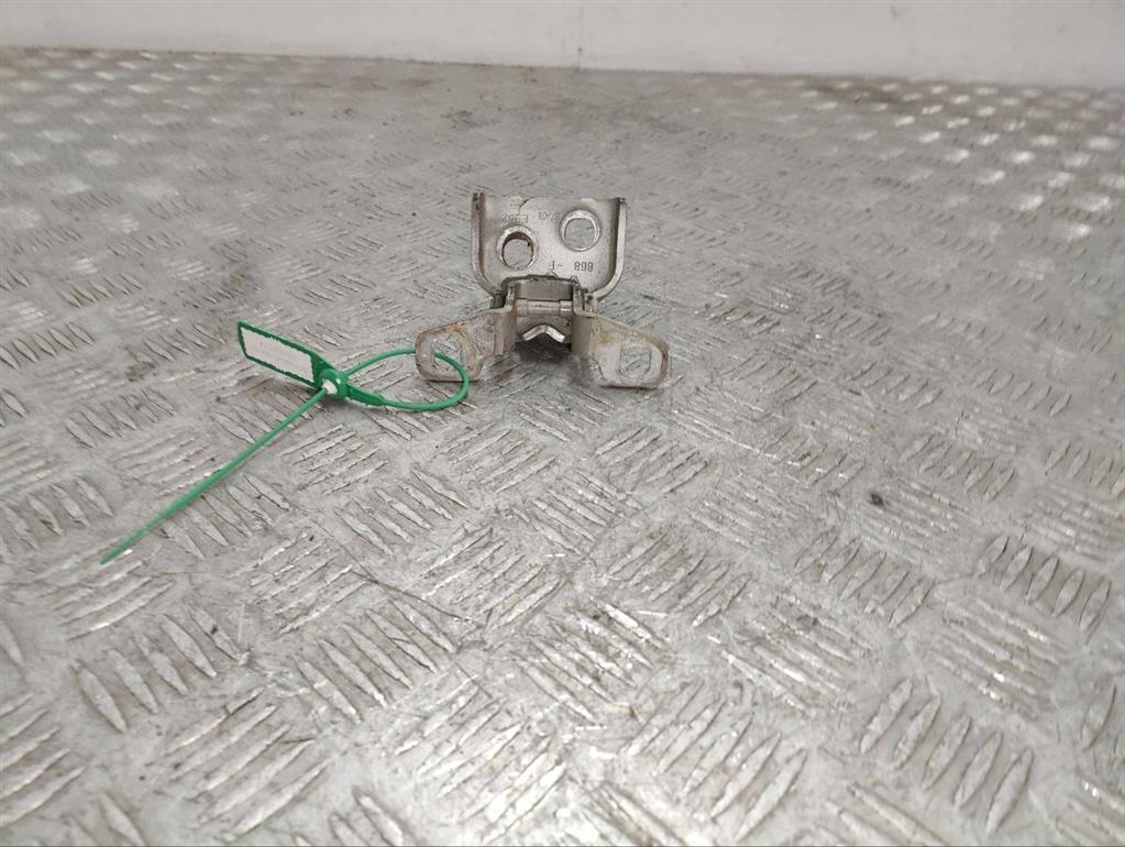 Петля двери передней левой