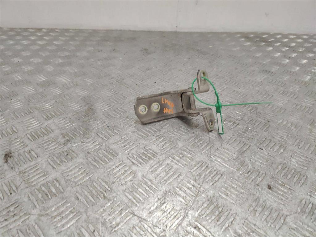 Петля двери передней левой