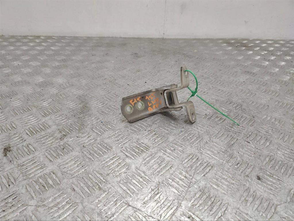 Петля двери передней левой