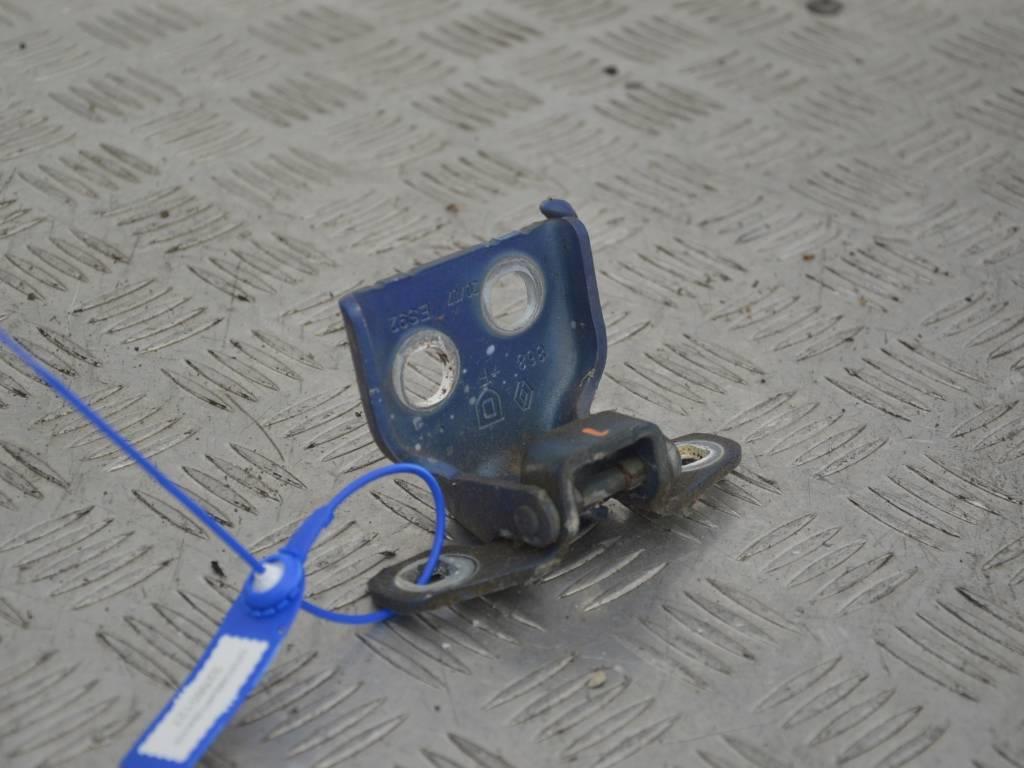 Петля двери передней левой