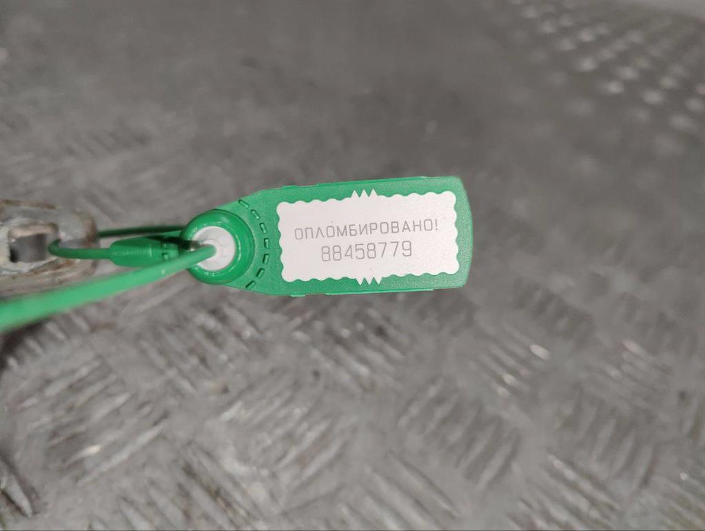 Петля двери передней правой