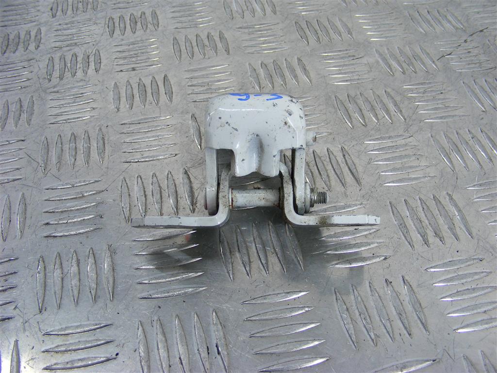 Петля двери