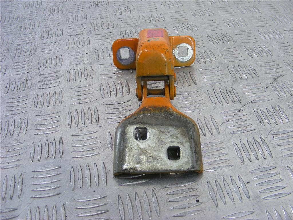 Петля двери