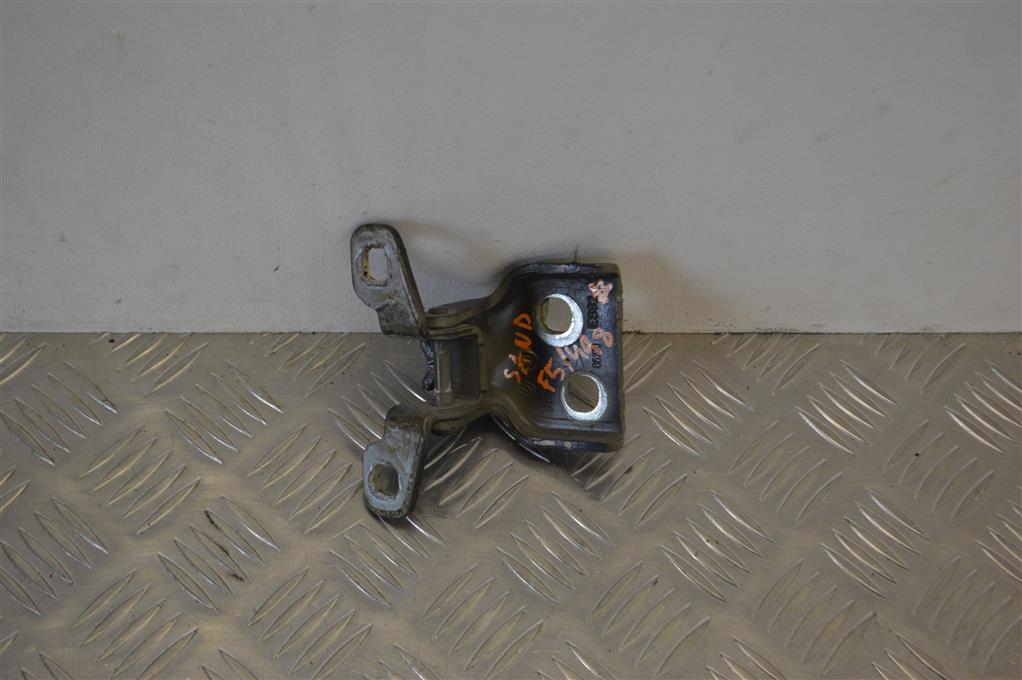 Петля двери Renault Sandero 1 (2009-2014)