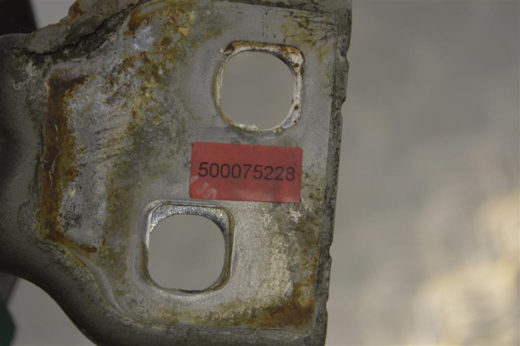 Петля двери