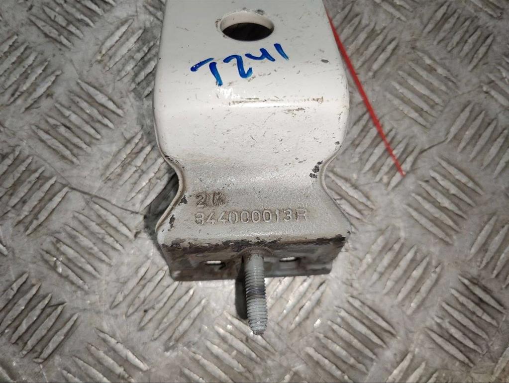 Петля двери задней правой